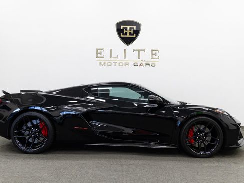 Used 2025 Chevrolet Corvette Z06 RWD image 8