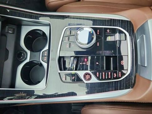 Used 2025 BMW X7 M60i image 59