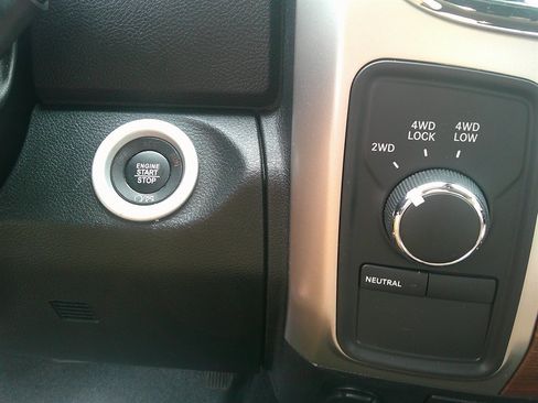 Used 2018 RAM 3500 Laramie image 38