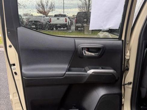 Used 2018 Toyota Tacoma SR5 image 34