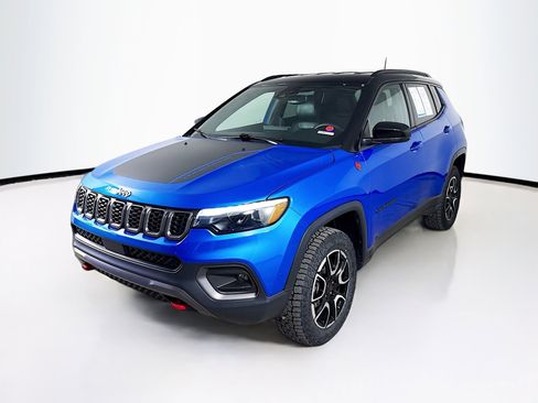 Used 2025 Jeep Compass Trailhawk w/ Trailhawk Elite Group image 4