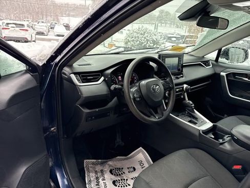 Used 2021 Toyota RAV4 XLE w/ Convenience Package image 23