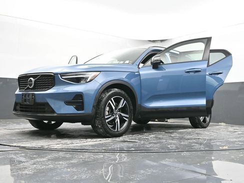 Used 2024 Volvo XC40 B5 Core image 66