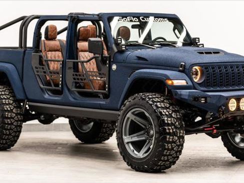 Used 2025 Jeep Gladiator Sport image 13