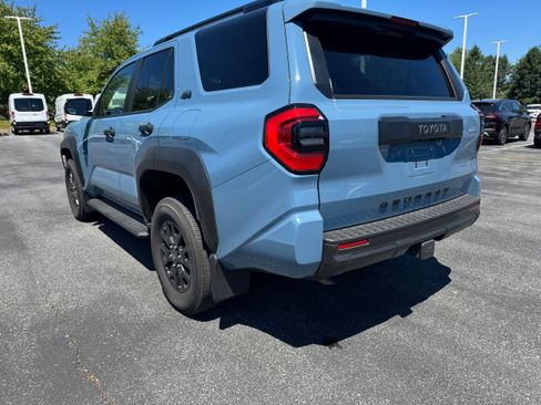 Used 2025 Toyota 4Runner SR5 AWD/4WD image 3