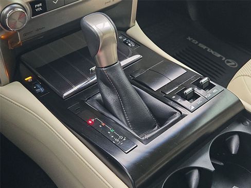 Used 2020 Lexus GX 460 Premium w/ Premium Package AWD/4WD image 22