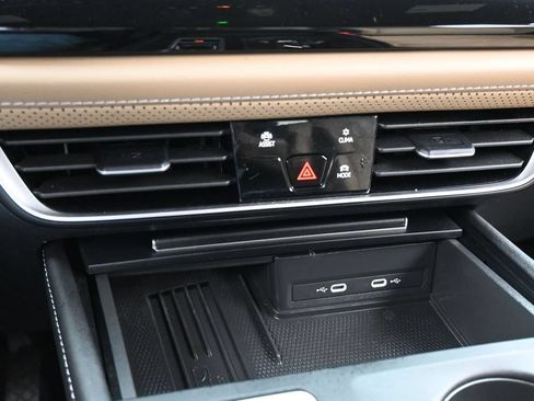 Used 2025 Volkswagen Atlas Cross Sport SE FWD image 20