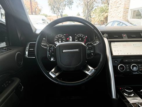 Used 2020 Land Rover Discovery HSE image 18