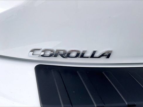 Used 2024 Toyota Corolla SE w/ SE Package FWD image 11