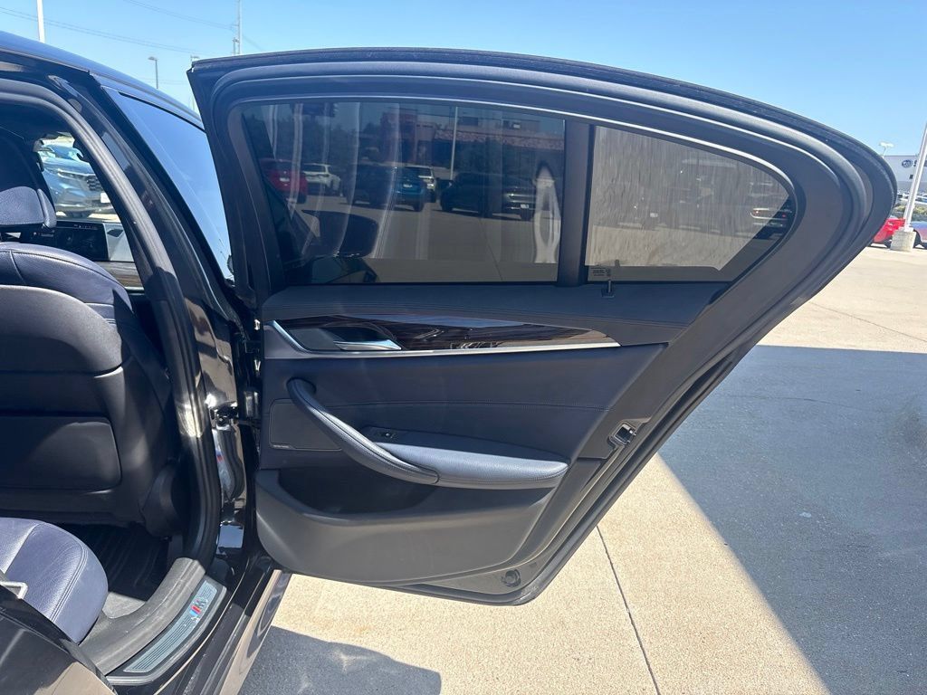Used 2020 BMW M550i xDrive AWD/4WD image 31