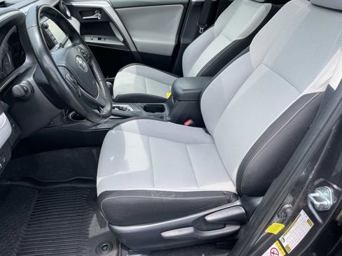 Used 2017 Toyota RAV4 XLE FWD image 14