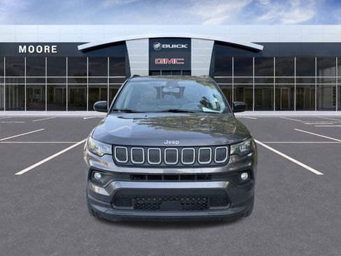 Used 2022 Jeep Compass Latitude image 3