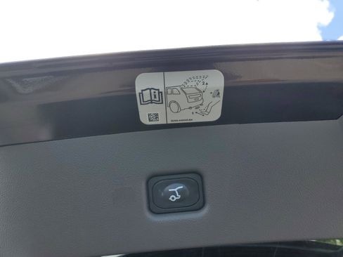 Used 2020 Lincoln Nautilus Standard w/ Equipment Group 101A image 9