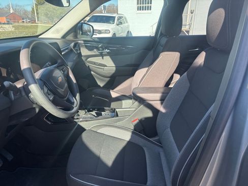 Used 2025 Chevrolet TrailBlazer LT w/ Driver Confidence Package image 24