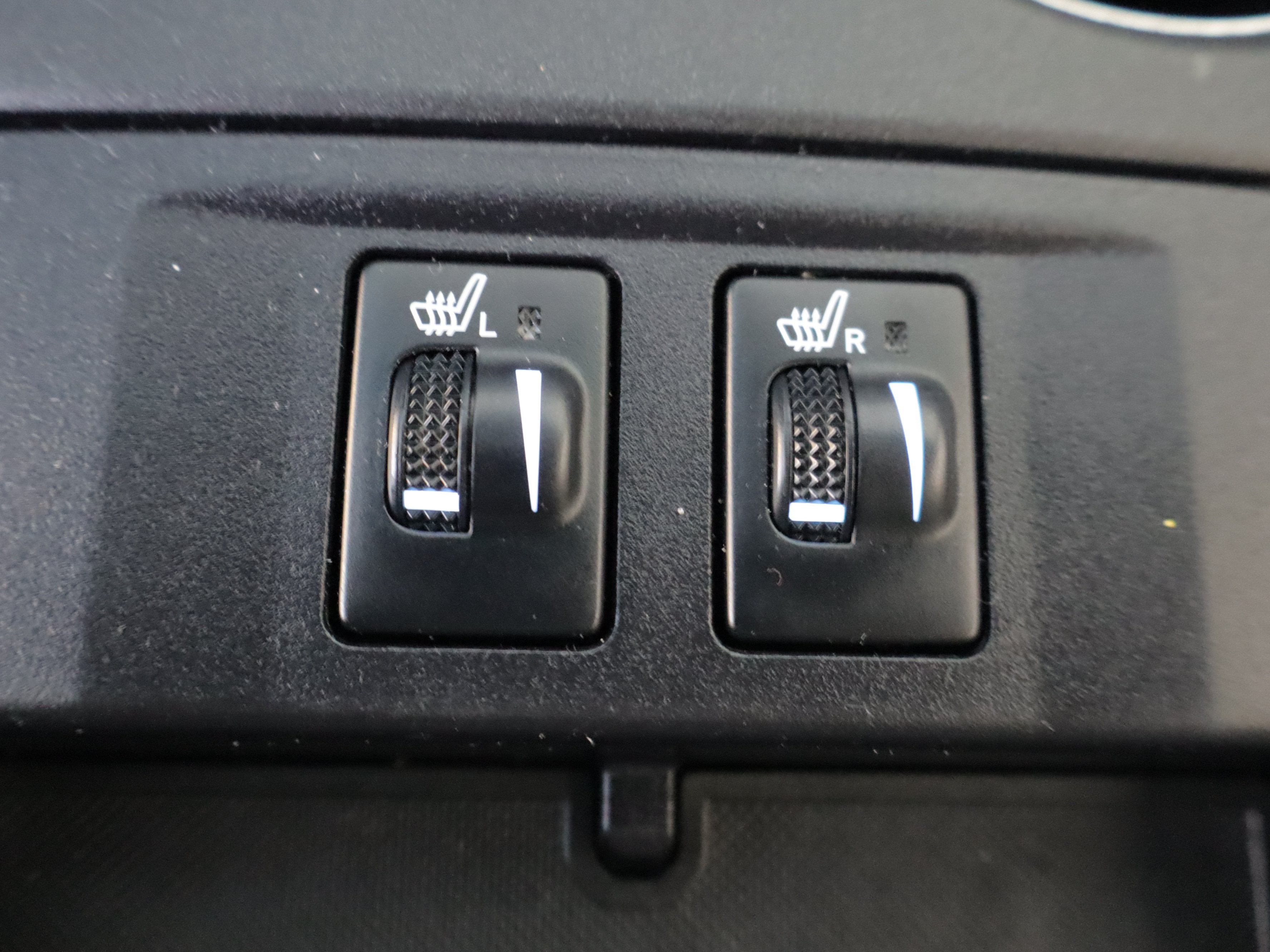 Used 2016 Toyota Camry XLE w/ Advanced Technology Package FWD image 19