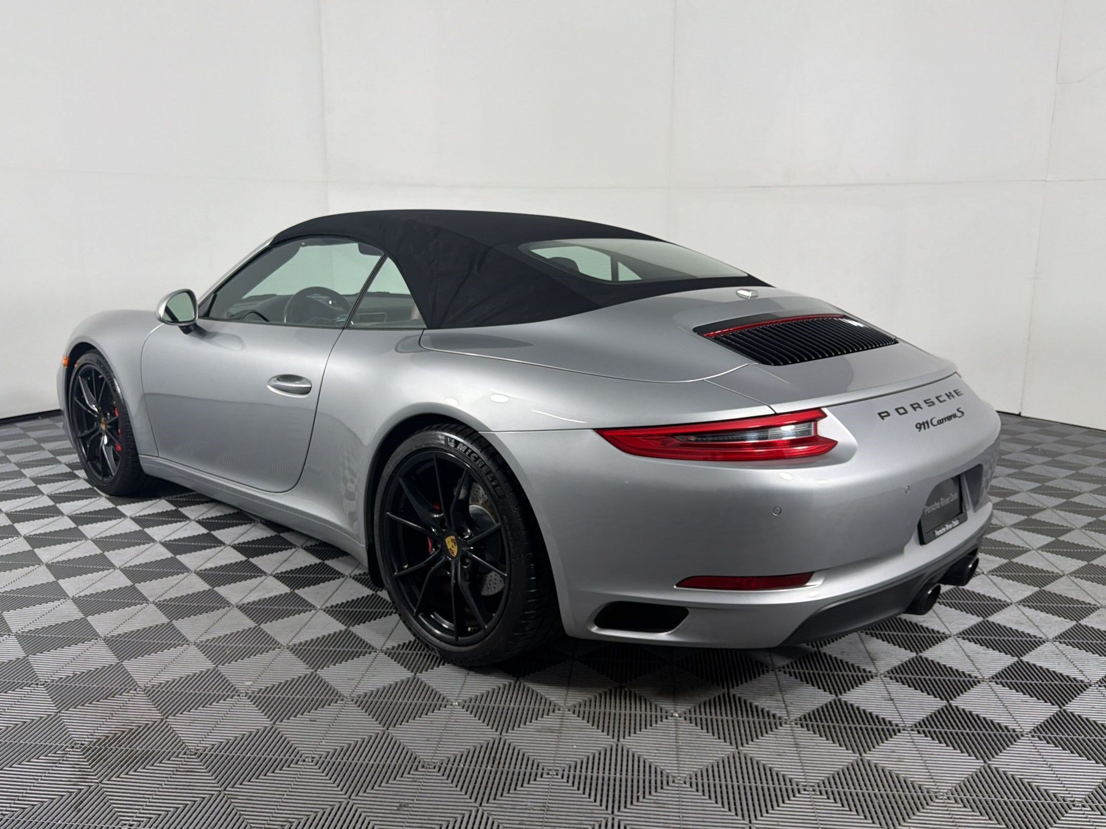 Certified 2019 Porsche 911 Carrera S RWD image 32