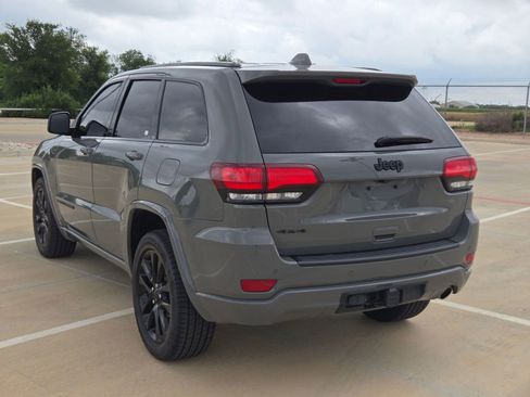 Used 2021 Jeep Grand Cherokee Laredo X AWD/4WD image 5