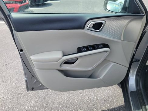 Used 2025 Kia Soul LX FWD image 14