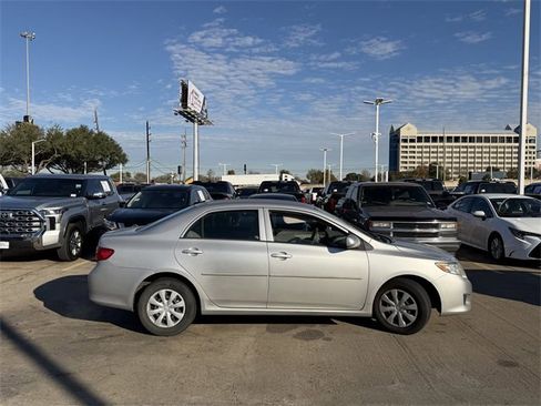 Used 2010 Toyota Corolla LE image 4