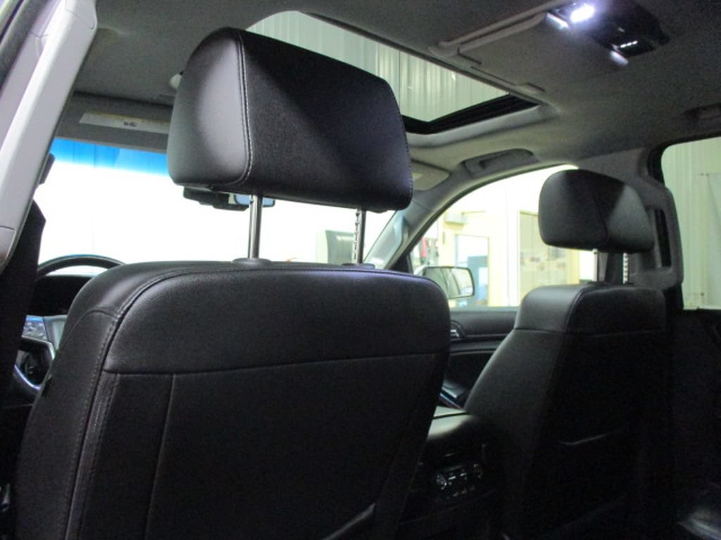 Used 2018 Chevrolet Suburban Premier AWD/4WD image 16