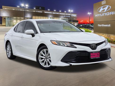 Used 2020 Toyota Camry LE w/ Convenience Package image 3