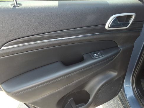 Used 2021 Jeep Grand Cherokee Limited AWD/4WD image 16