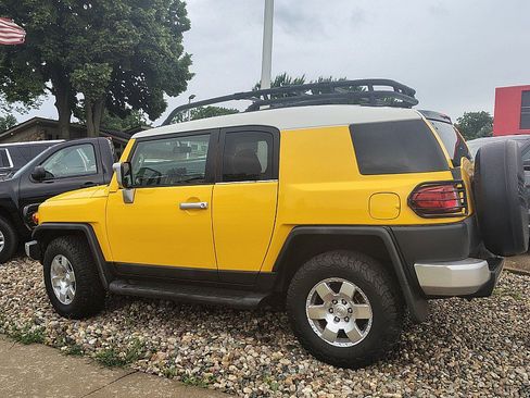 Used 2007 Toyota FJ Cruiser 4WD image 2
