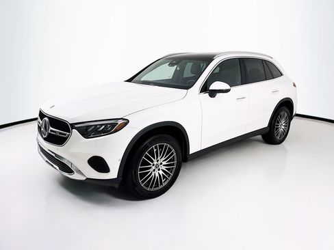 Used 2026 Mercedes-Benz GLC 300 image 3