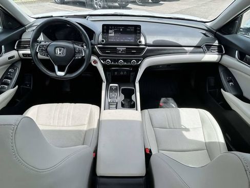 Used 2022 Honda Accord Touring image 11