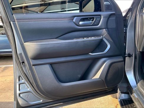 Used 2025 Nissan Armada Platinum Reserve image 24