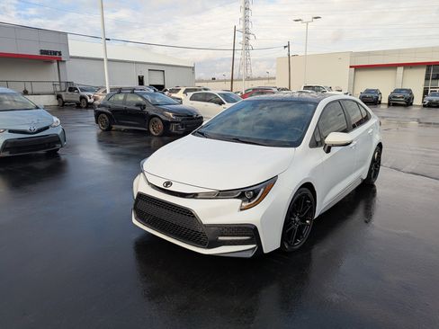 Certified 2022 Toyota Corolla XSE image 3