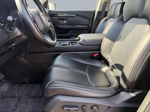 Used 2023 Honda Pilot Touring image 7