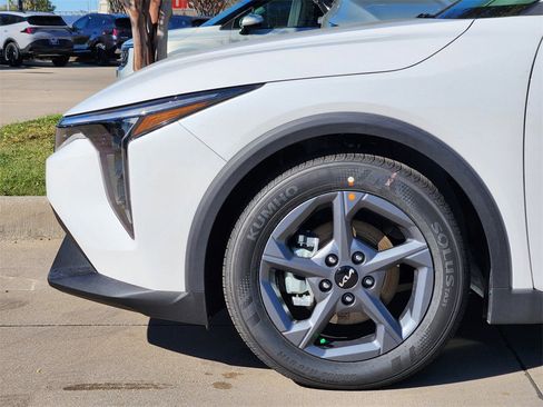 New 2025 Kia K4 LXS image 5