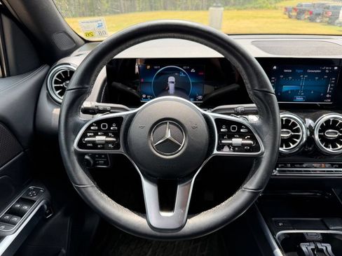 Used 2023 Mercedes-Benz GLB 250 image 12