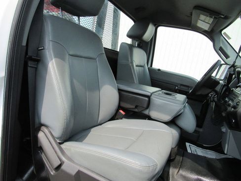 Used 2016 Ford F550 2WD Regular Cab Super Duty image 13