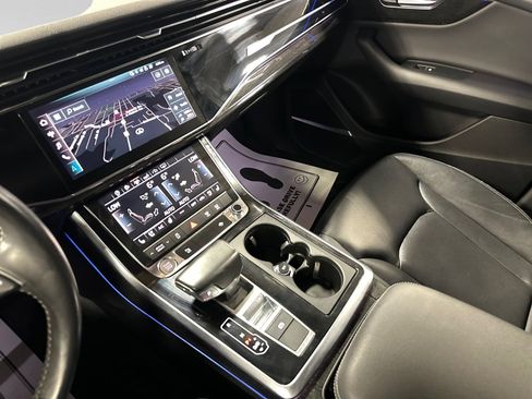 Used 2019 Audi Q8 Premium Plus w/ Premium Plus AWD/4WD image 37