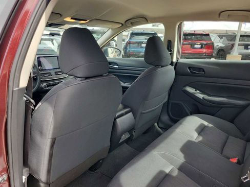 Used 2024 Nissan Altima 2.5 SV image 8