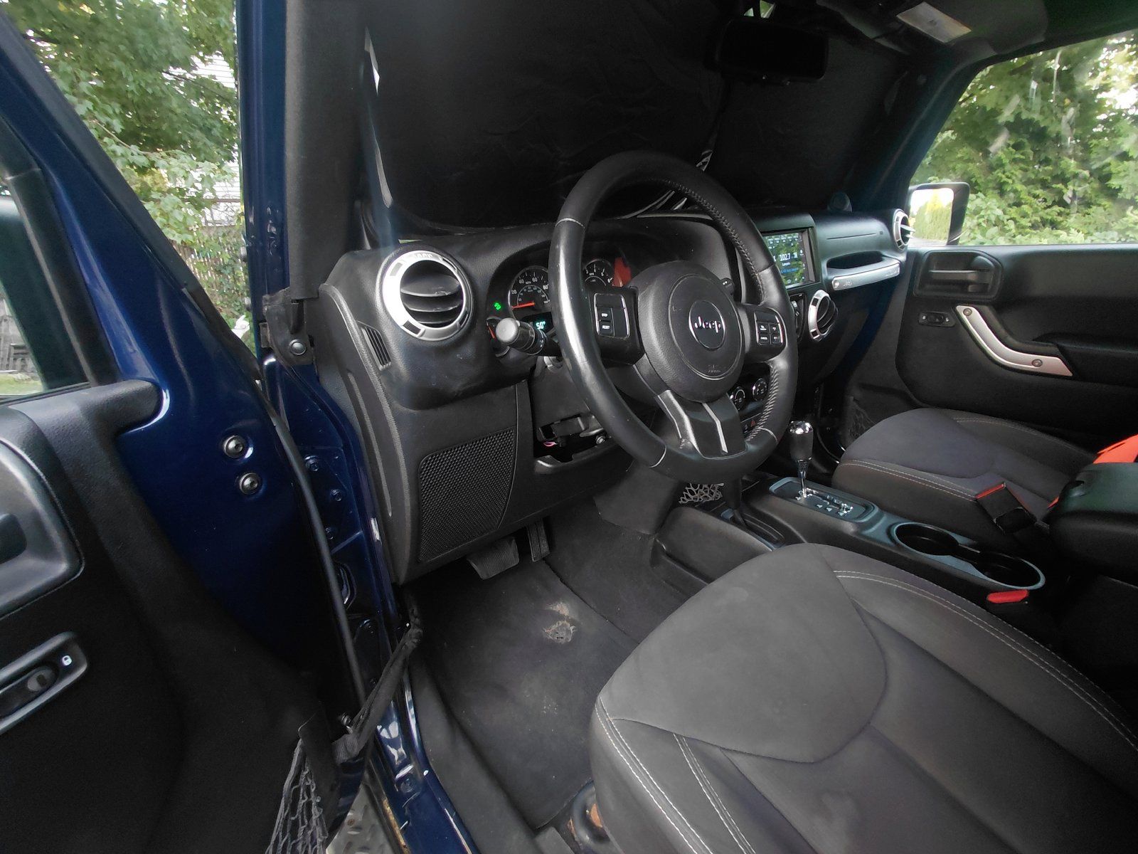 Used 2013 Jeep Wrangler Unlimited Sahara w/ Mopar Chrome Edition Group AWD/4WD image 10