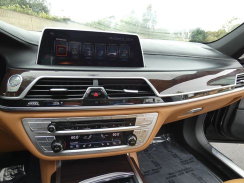 Used 2016 BMW 750i xDrive image 58