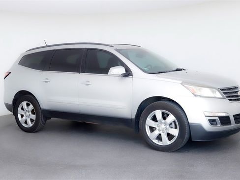 Used 2017 Chevrolet Traverse LT w/ Style and Technology Package image 1