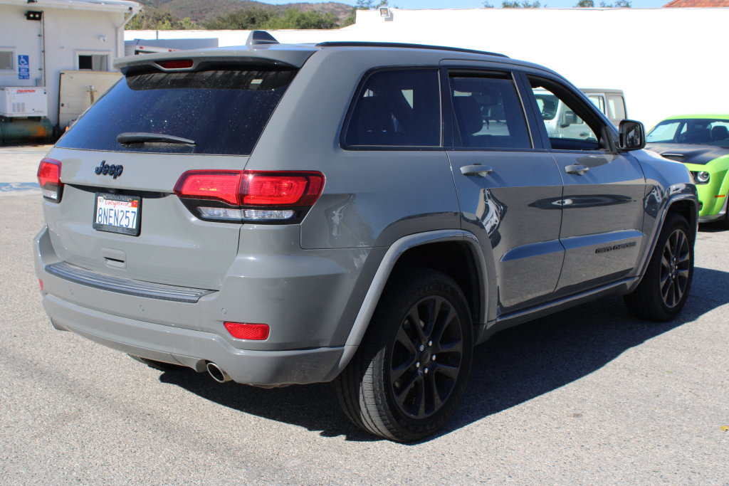Used 2020 Jeep Grand Cherokee Altitude RWD image 4
