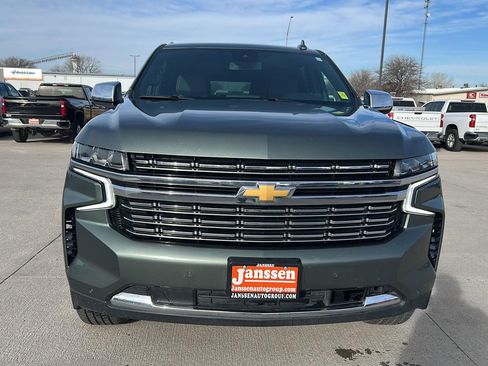 Used 2023 Chevrolet Suburban Premier image 2