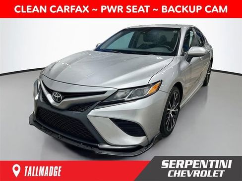 Used 2018 Toyota Camry SE FWD image 1