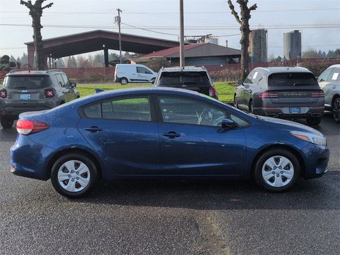 Used 2017 Kia Forte LX image 6