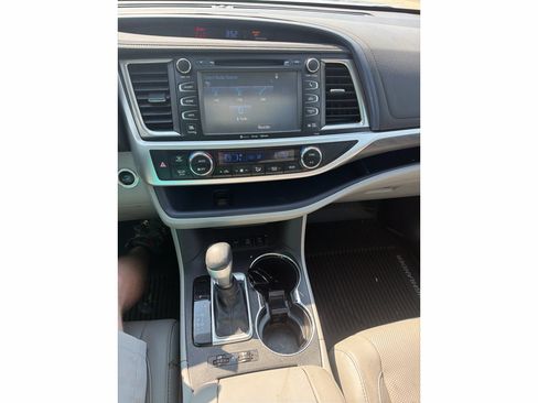 Used 2018 Toyota Highlander Limited AWD/4WD image 17