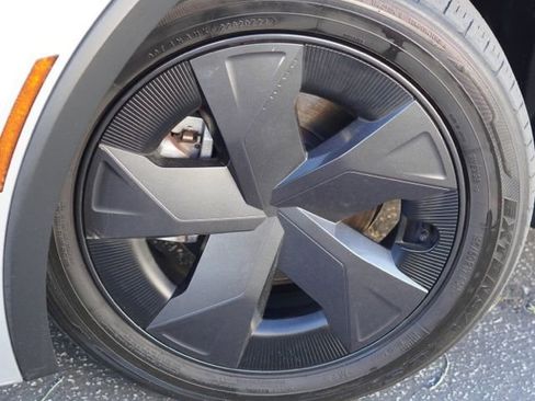 Used 2024 Toyota Prius LE image 9