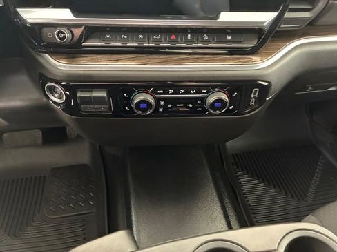 Used 2022 Chevrolet Silverado 1500 LT w/ Z71 Off-Road Package image 21