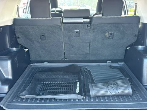 Used 2018 Toyota 4Runner SR5 AWD/4WD image 30