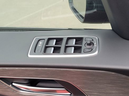 Used 2017 Jaguar F-PACE S image 17