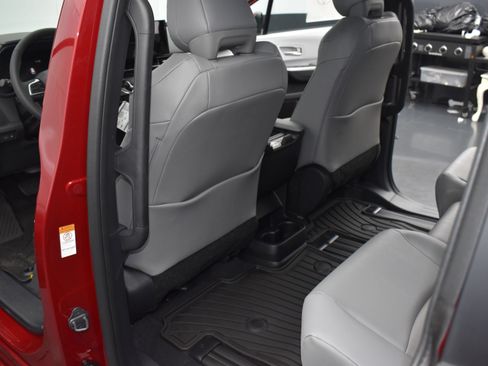Used 2026 Toyota Sienna XLE FWD image 13